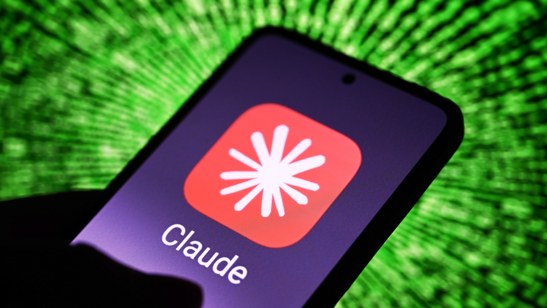 Приложение Claude AI от Anthropic на экране смартфона.