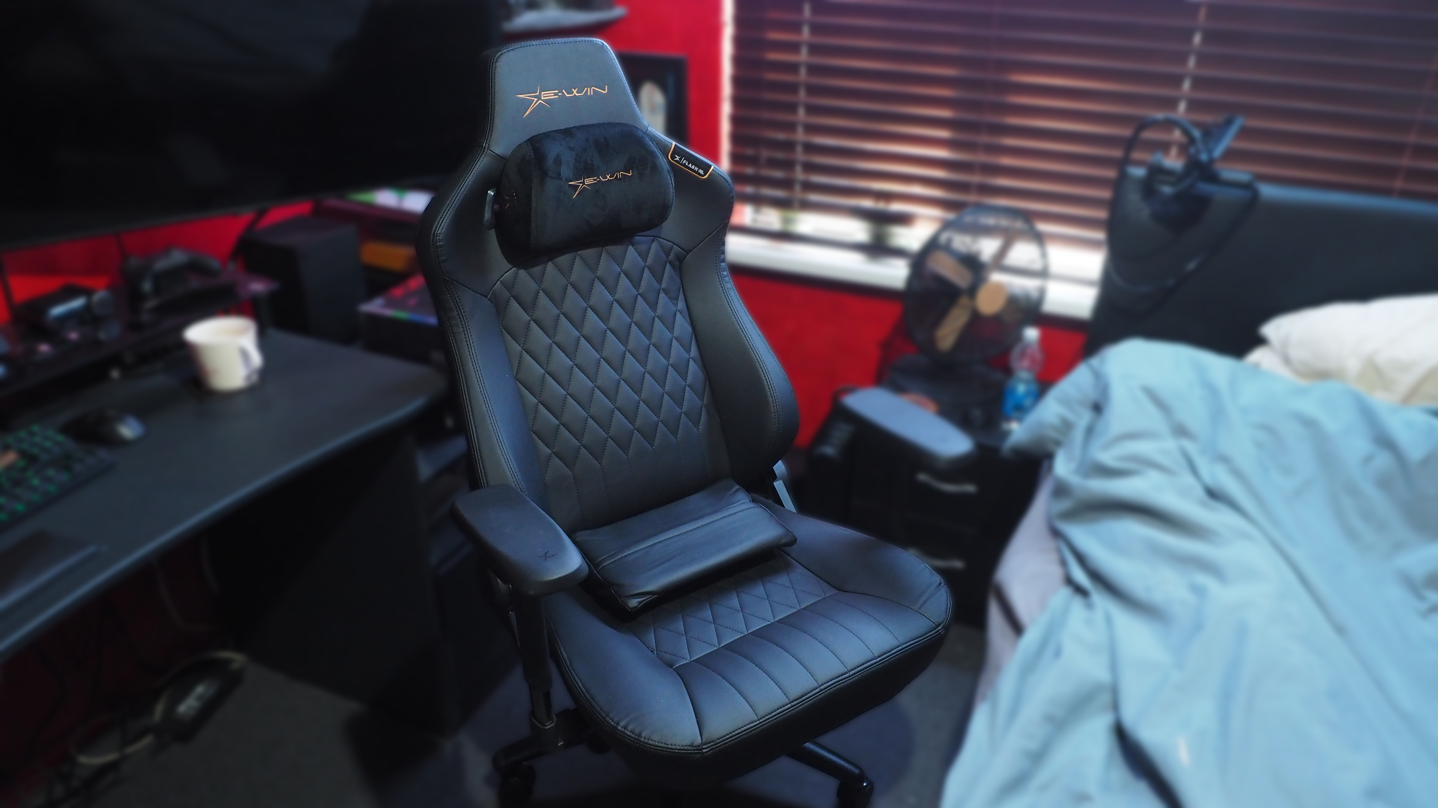 E-Win Flash XL racing gaming chair