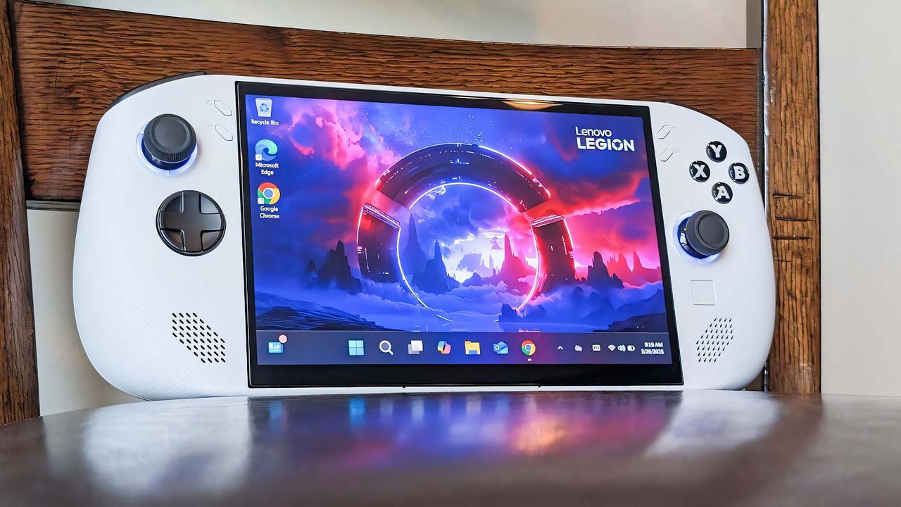 Изображение к статье: Игровой портативный компьютер Lenovo Legion Go S: Стоит ли игра свеч со скидкой? - Gaming на MSReview.net