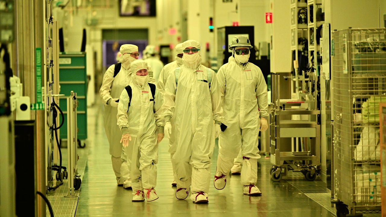 Секреты Fab 52: Как Intel создает будущее 2-нм чипов в Аризоне