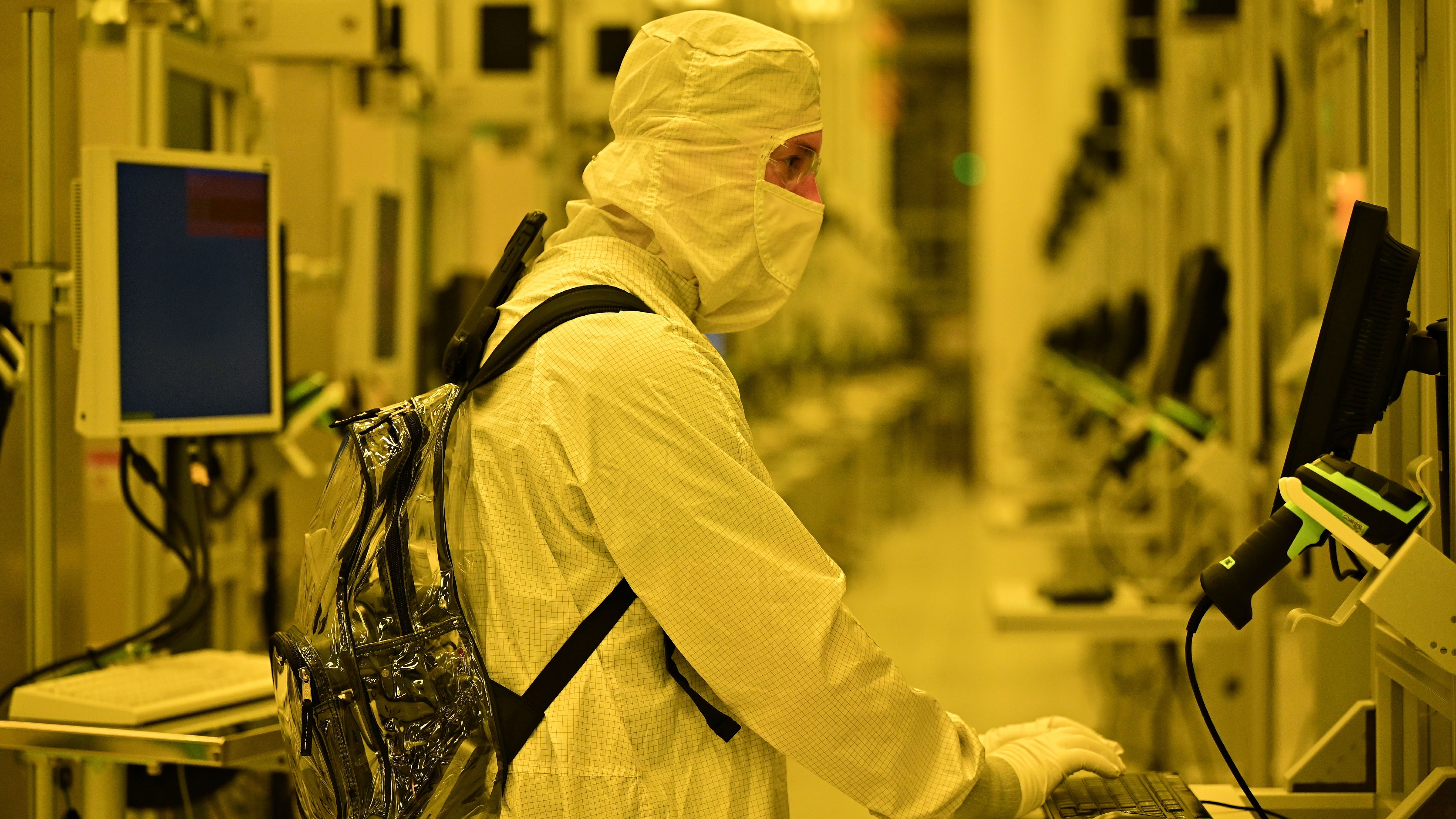 Изображение Intel 18A и Fab 52.