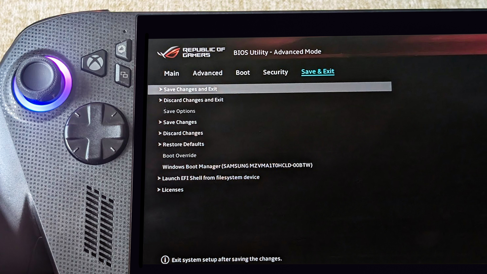 Скриншот, показывающий BIOS Xbox Ally X с выбранной вкладкой Save & Exit.