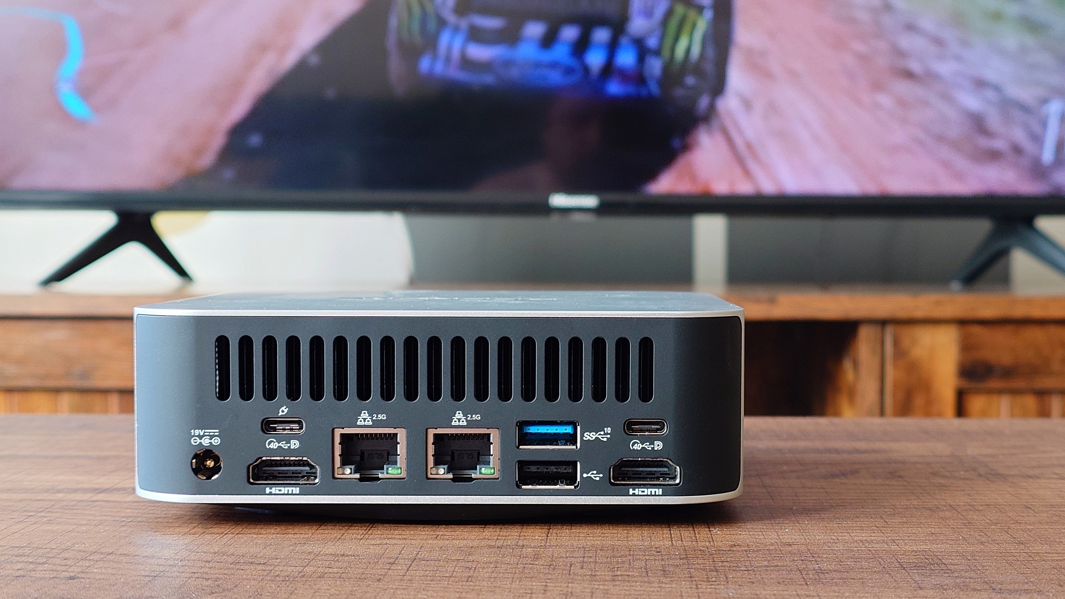 Задняя панель Geekom A9 Max.