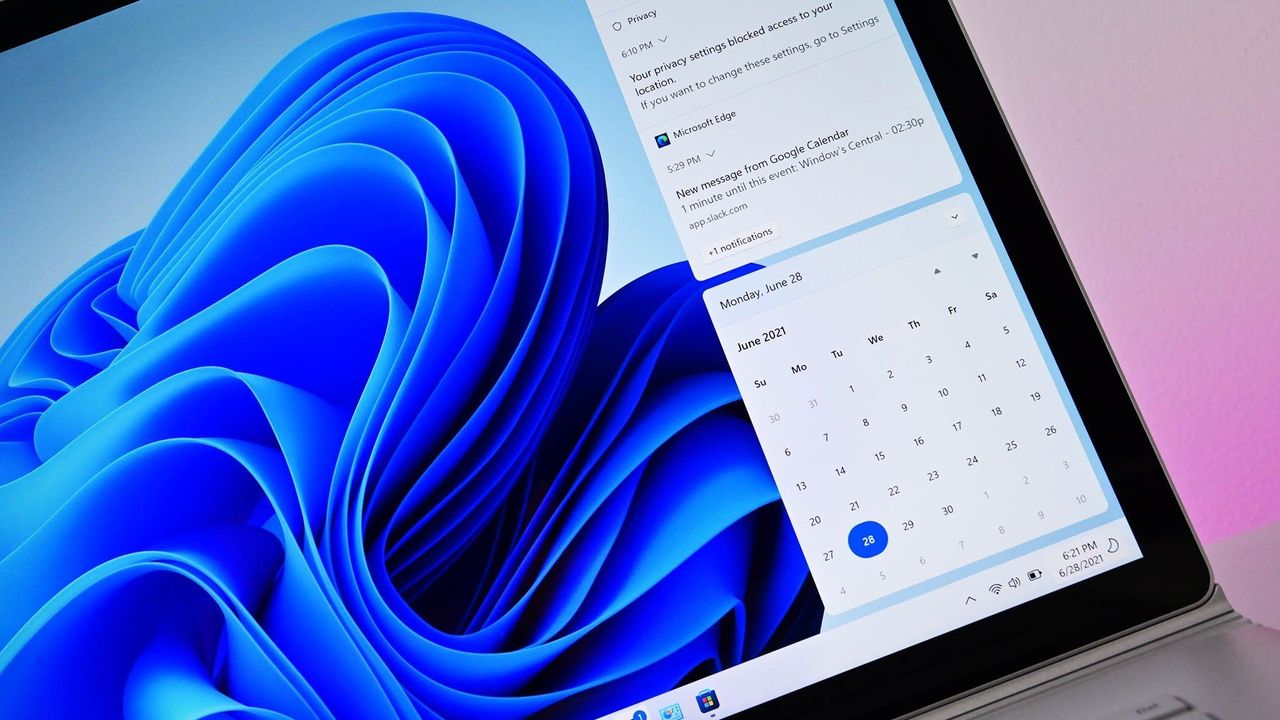 Календарь на панели задач Windows 11 наконец-то получил поддержку просмотра предстоящих событий и встреч — свечение, которого мы ждали