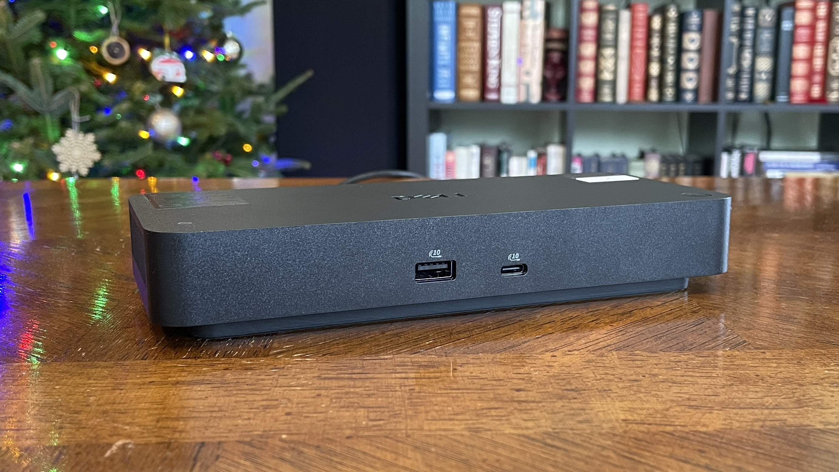 Dell Pro Thunderbolt 5 Smart Dock (SD25TB5) - передняя панель