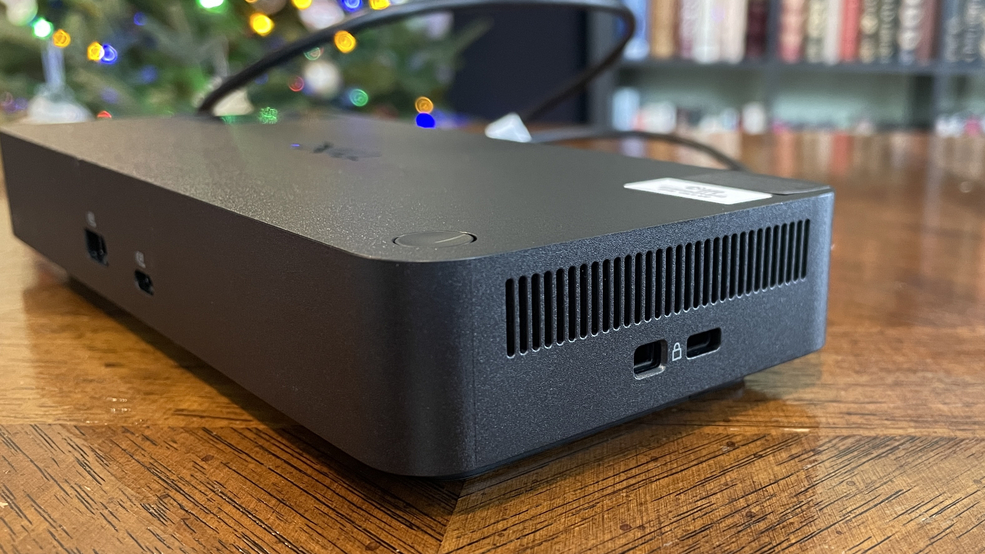 Dell Pro Thunderbolt 5 Smart Dock (SD25TB5) - боковая панель с замками