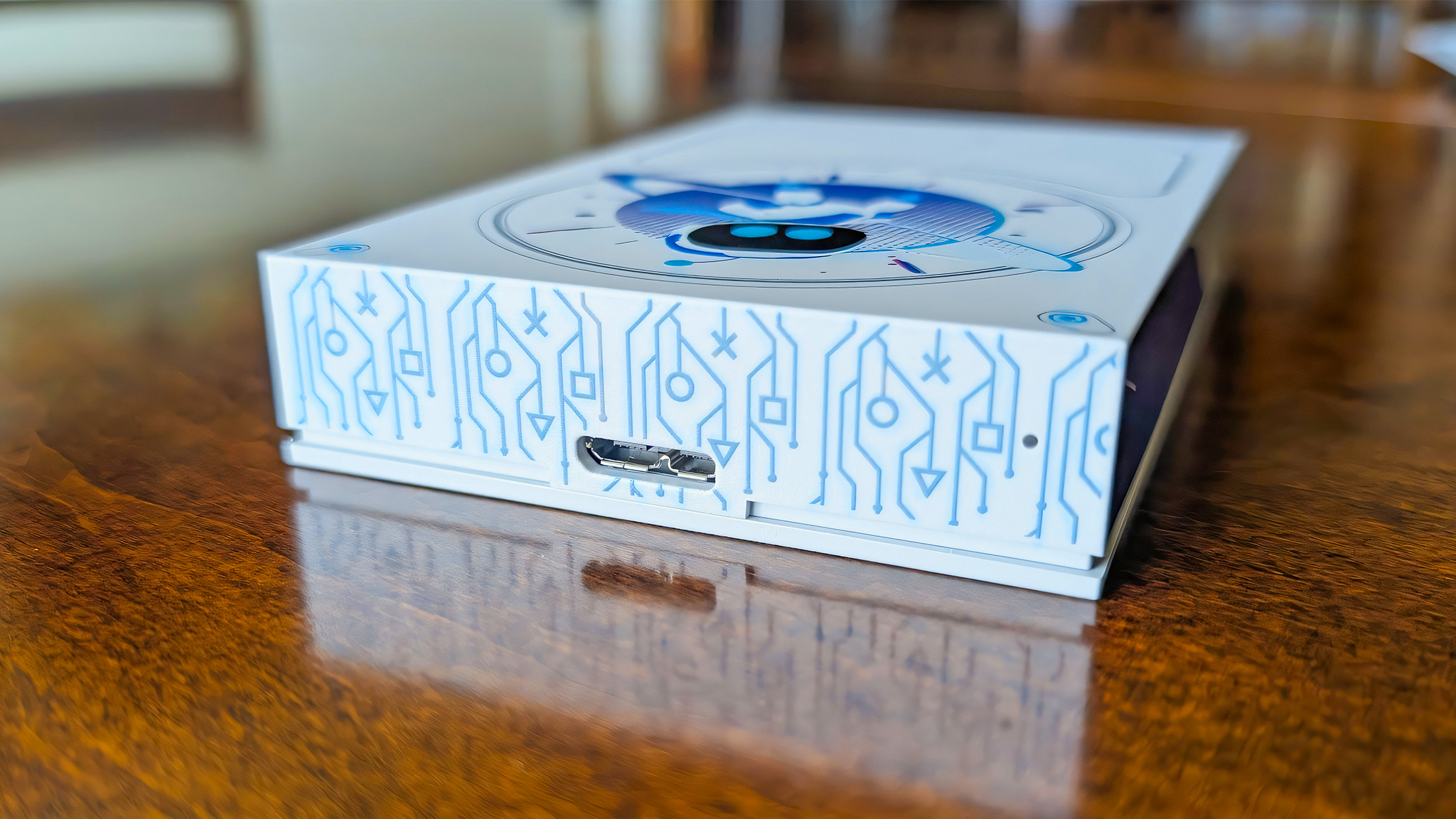 A closeup of the port on the Seagate Astro Bot Limited Edition Game Drive.