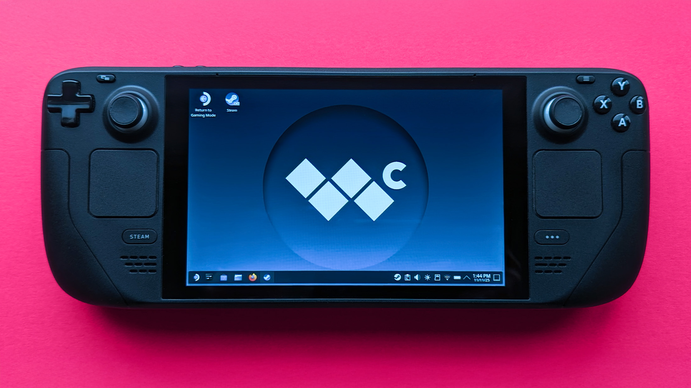 Ручной игровой ПК Valve Steam Deck (LCD) на розовом фоне