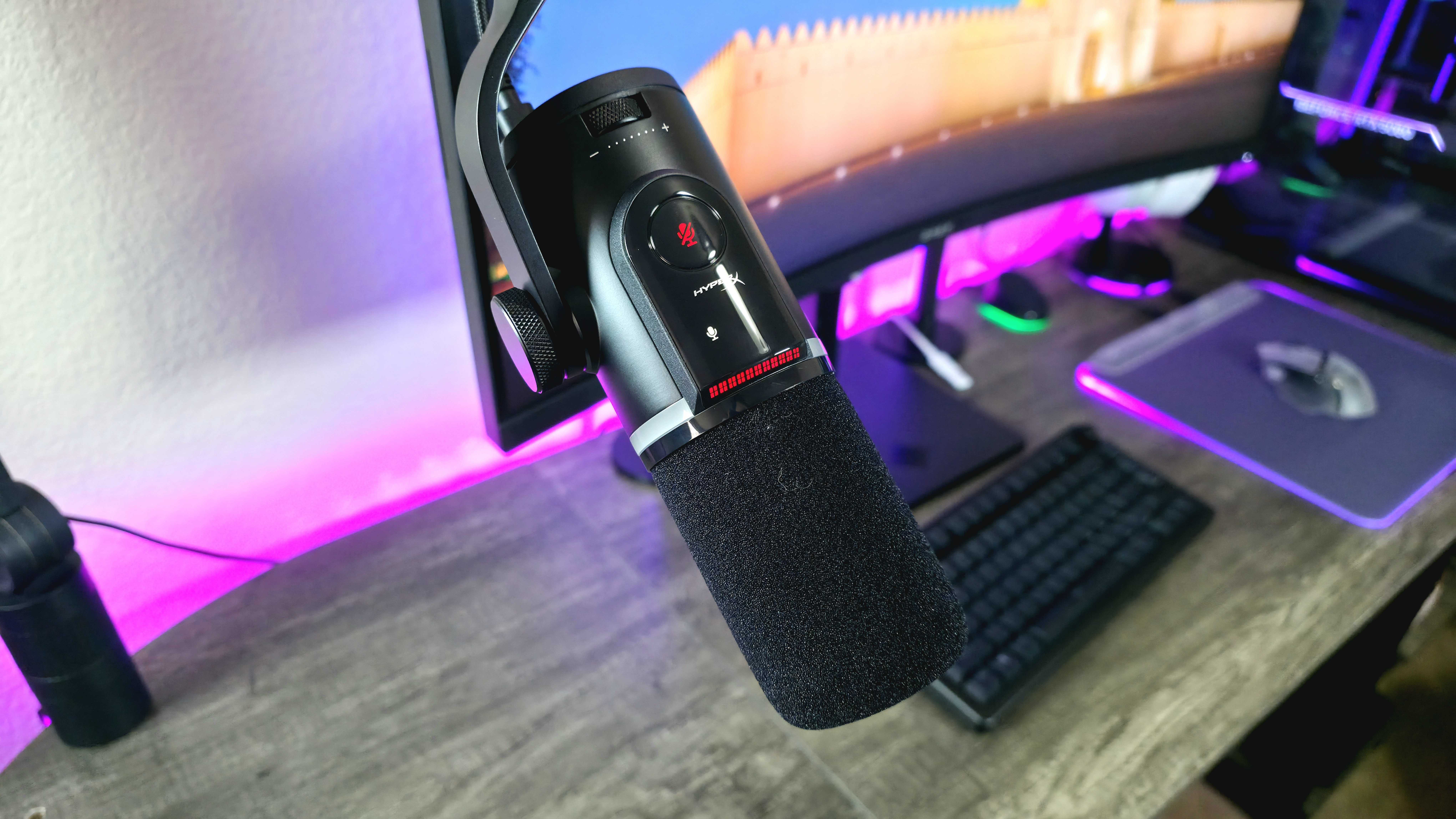 Image of the HyperX FlipCast microphone.