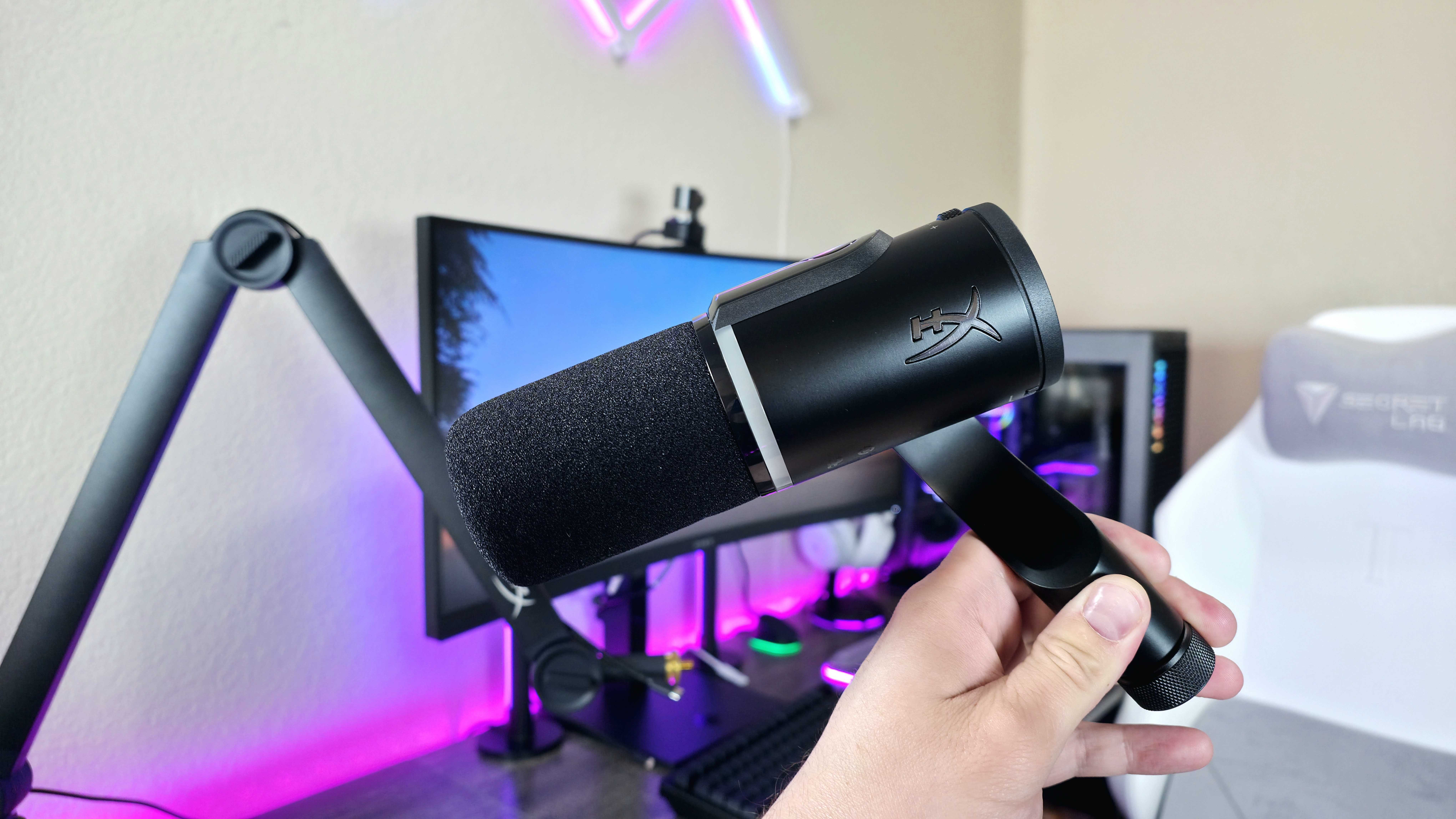 Image of the HyperX FlipCast microphone.