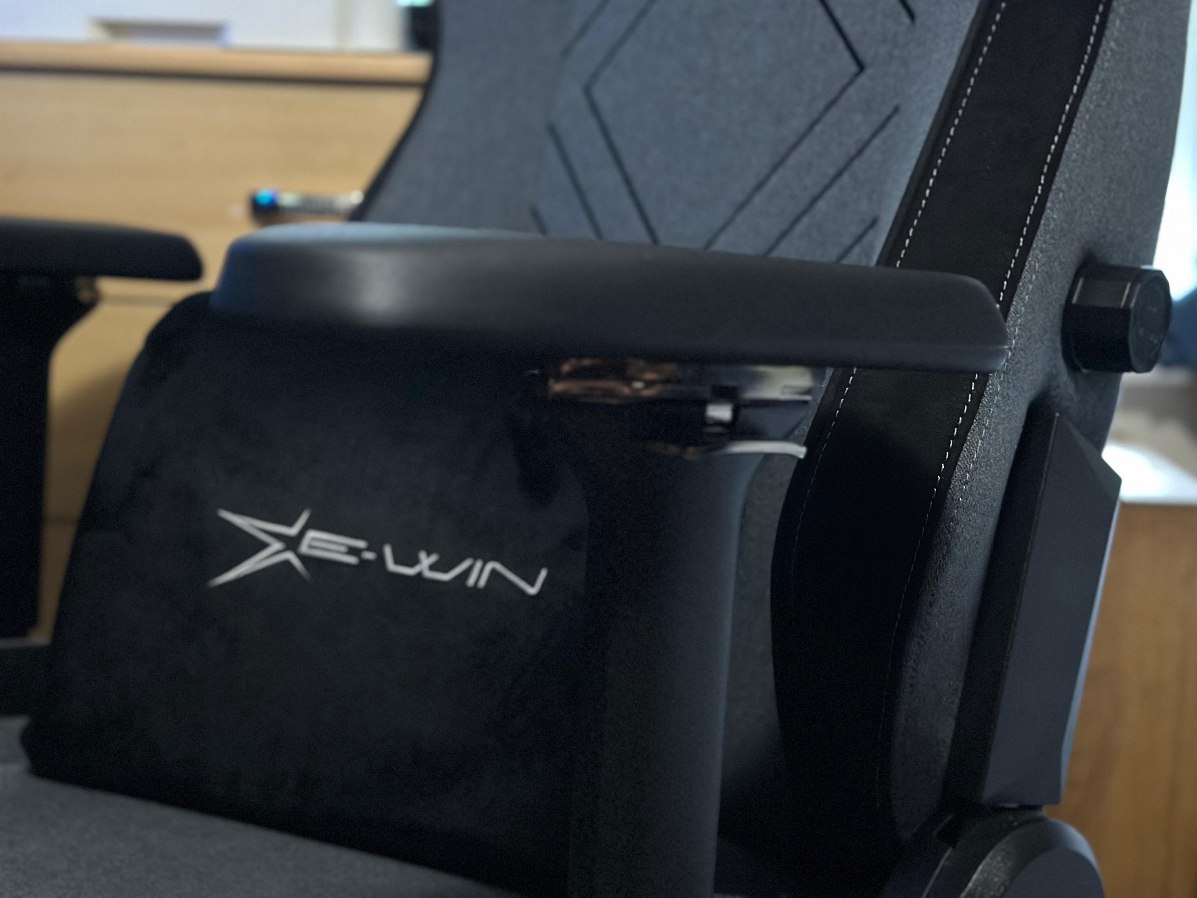 Фотография подлокотника кресла E-WIN Champion Upgraded.