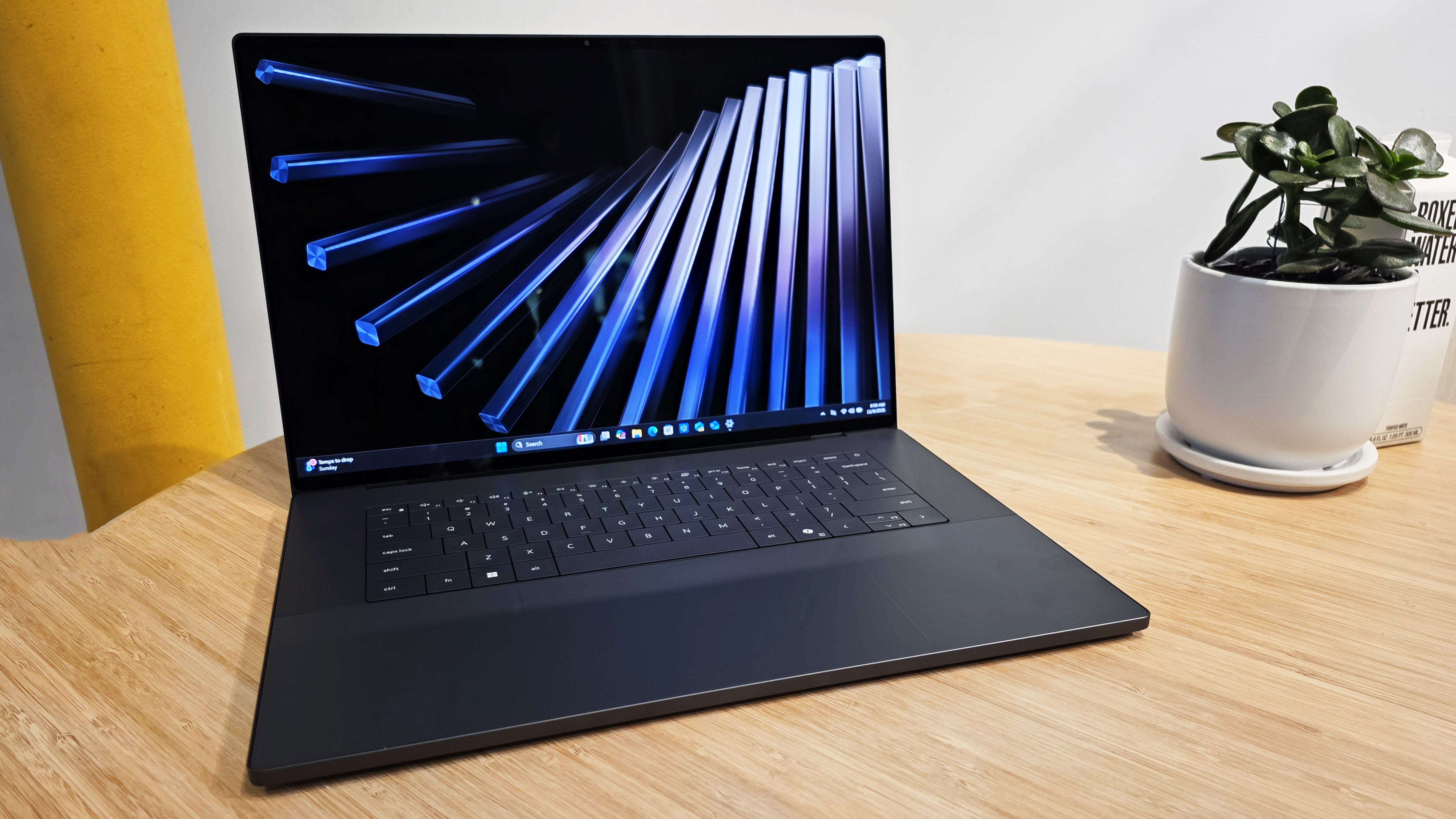 Передняя часть нового Dell XPS 16