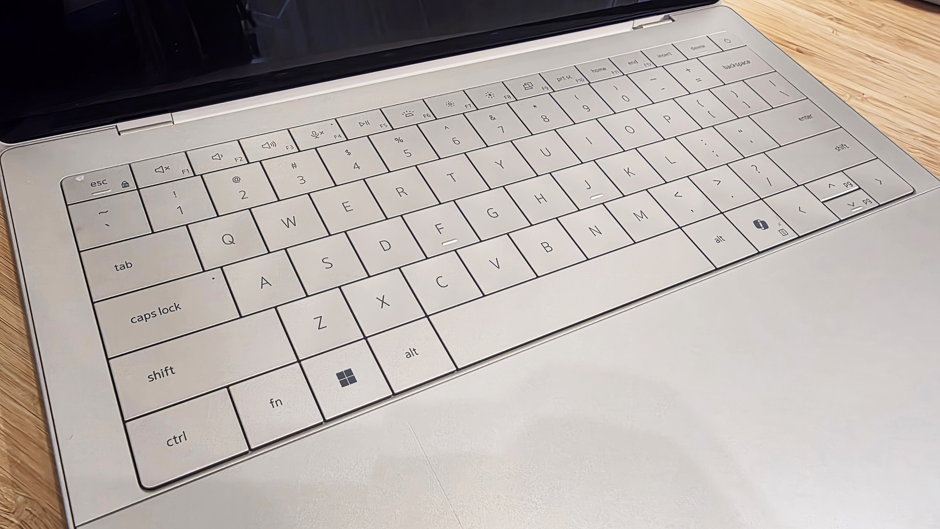 Крупным планом новый Dell XPS 14