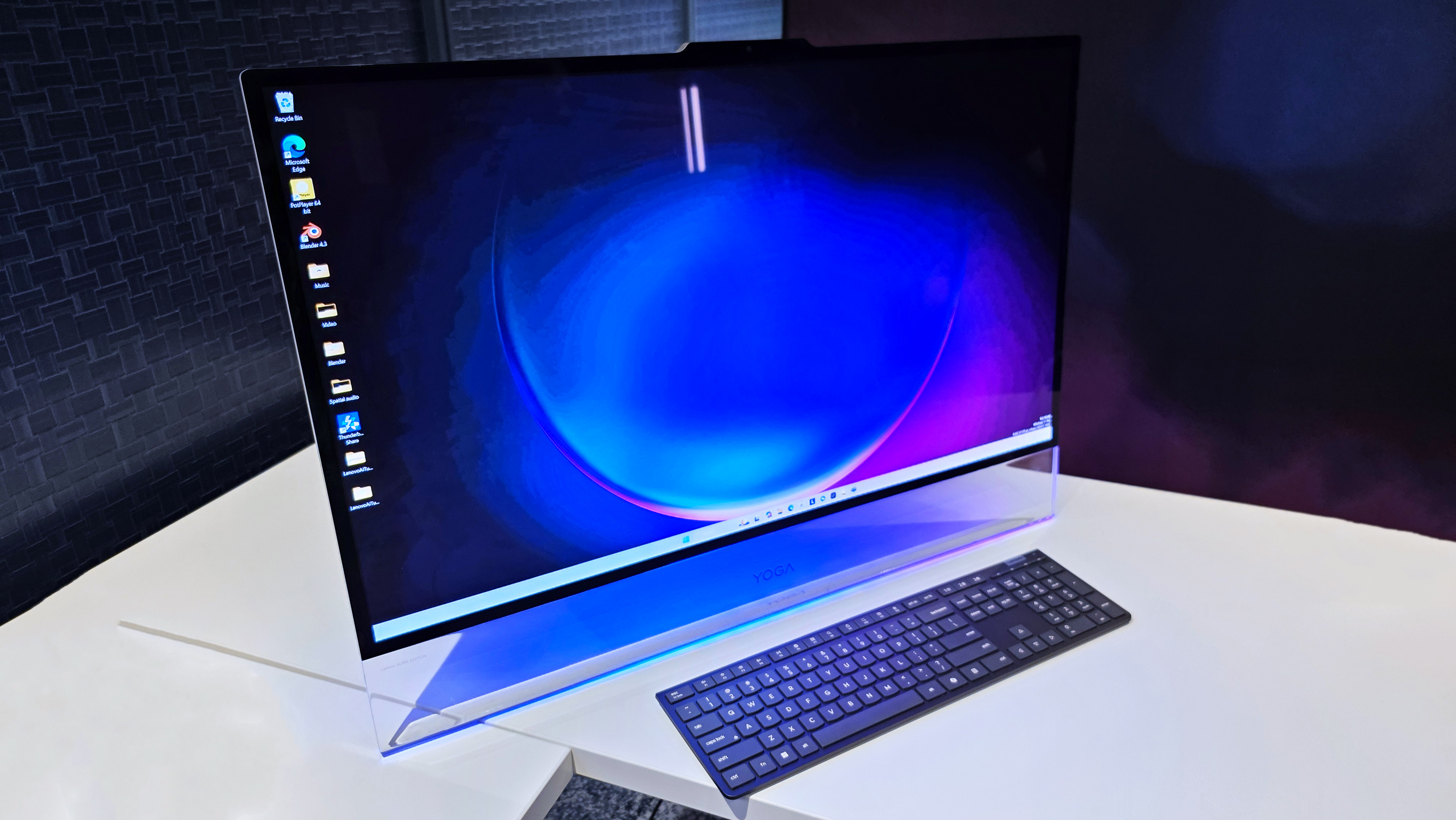 Lenovo Yoga AIO i Aura Edition с парящим эффектом