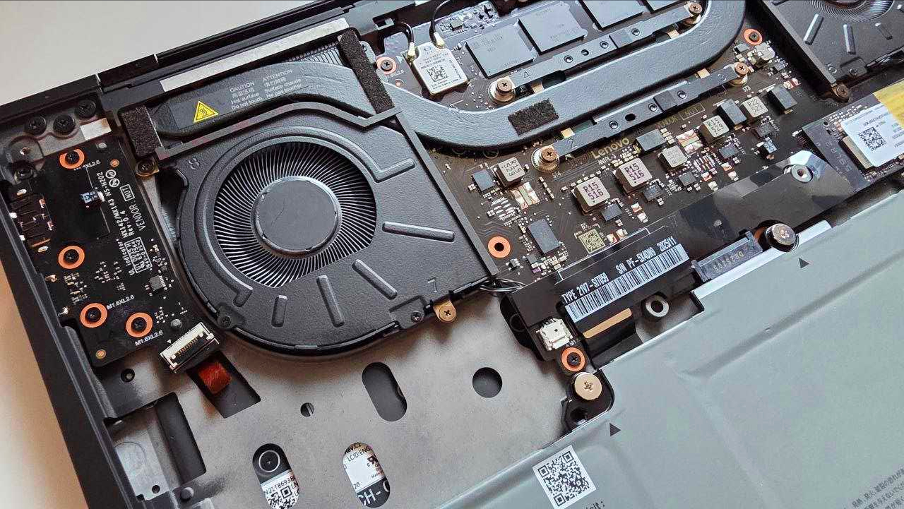 Image of the Lenovo ThinkPad X1 Carbon (Gen 14) Aura Edition.