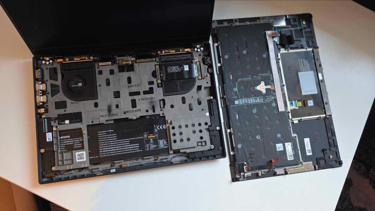 Image of the Lenovo ThinkPad X1 Carbon (Gen 14) Aura Edition.