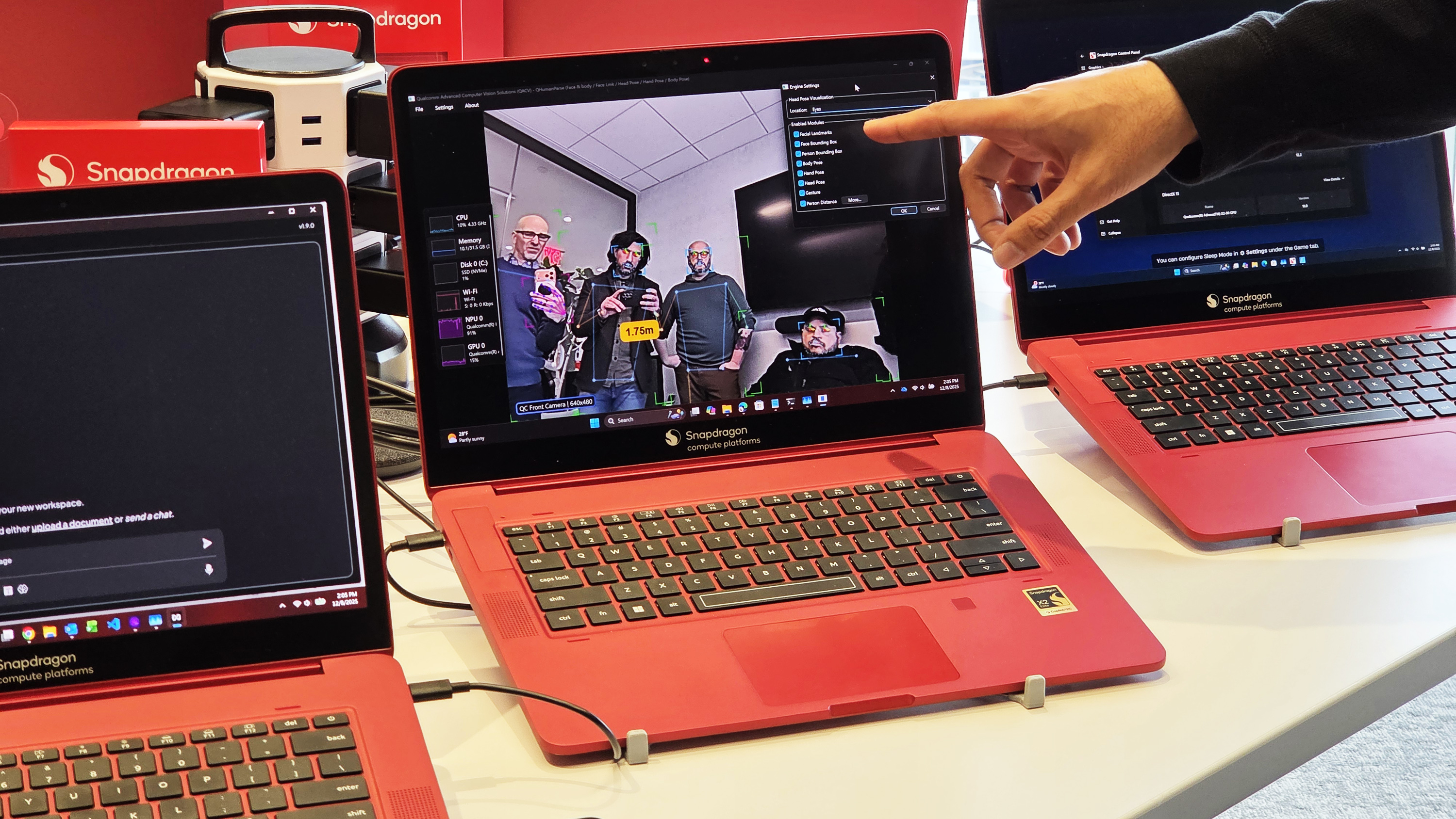 Живое тестирование и демонстрация нового процессора Qualcomm Snapdragon X2 Plus в Нью-Йорке.