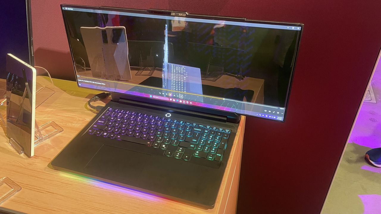 Изображение к статье: Lenovo показала сворачивающийся ноутбук, который не раскрылся на презентации - Laptops на MSReview.net