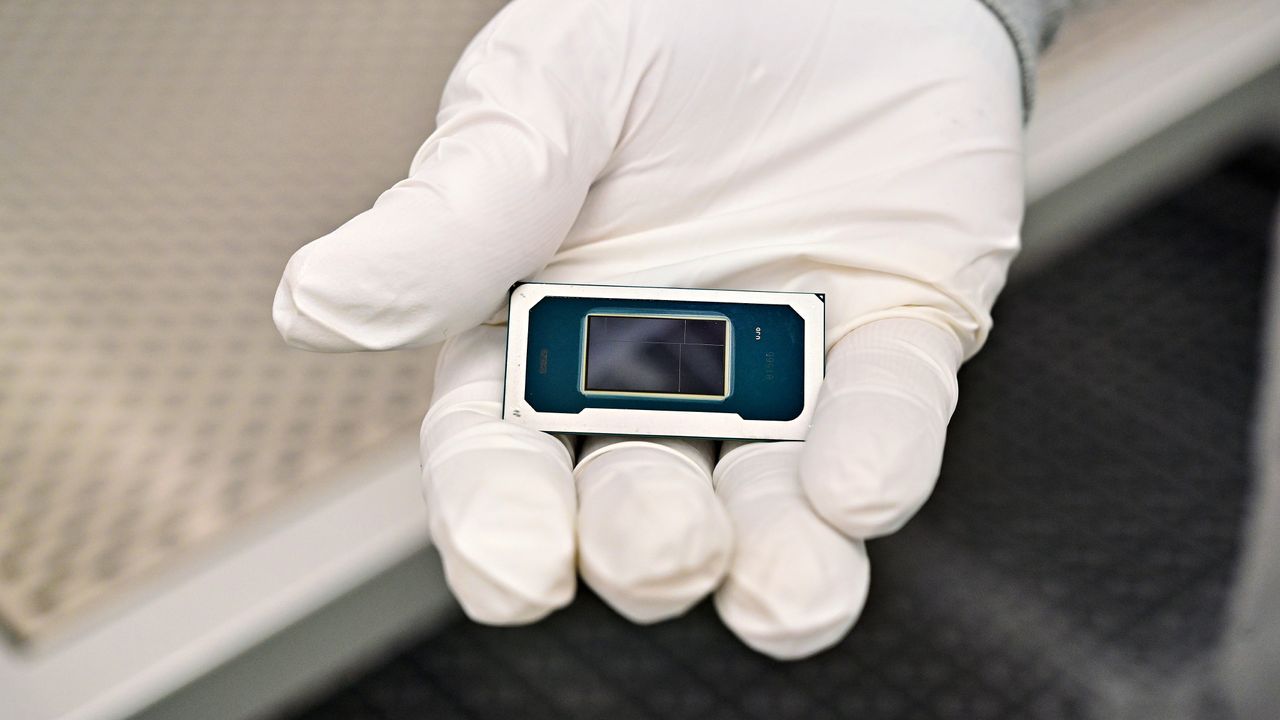 Intel взрывает рынок: новый драйвер с XeSS 3 Multi Frame Generation для Arc и Core Ultra!