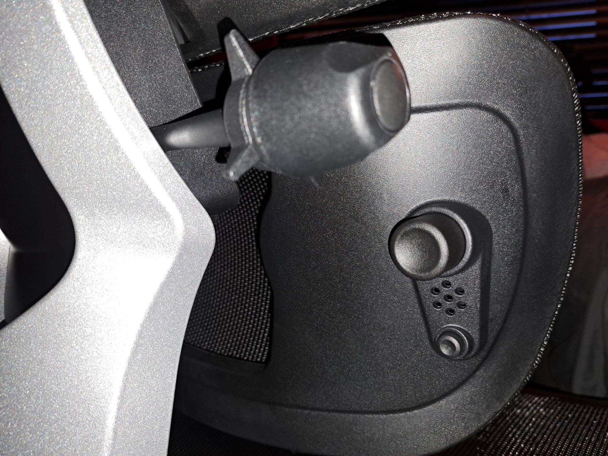 Photograph of the FlexiSpot C7 Morpher's adjustable lumbar support and Backrest sliding lever.