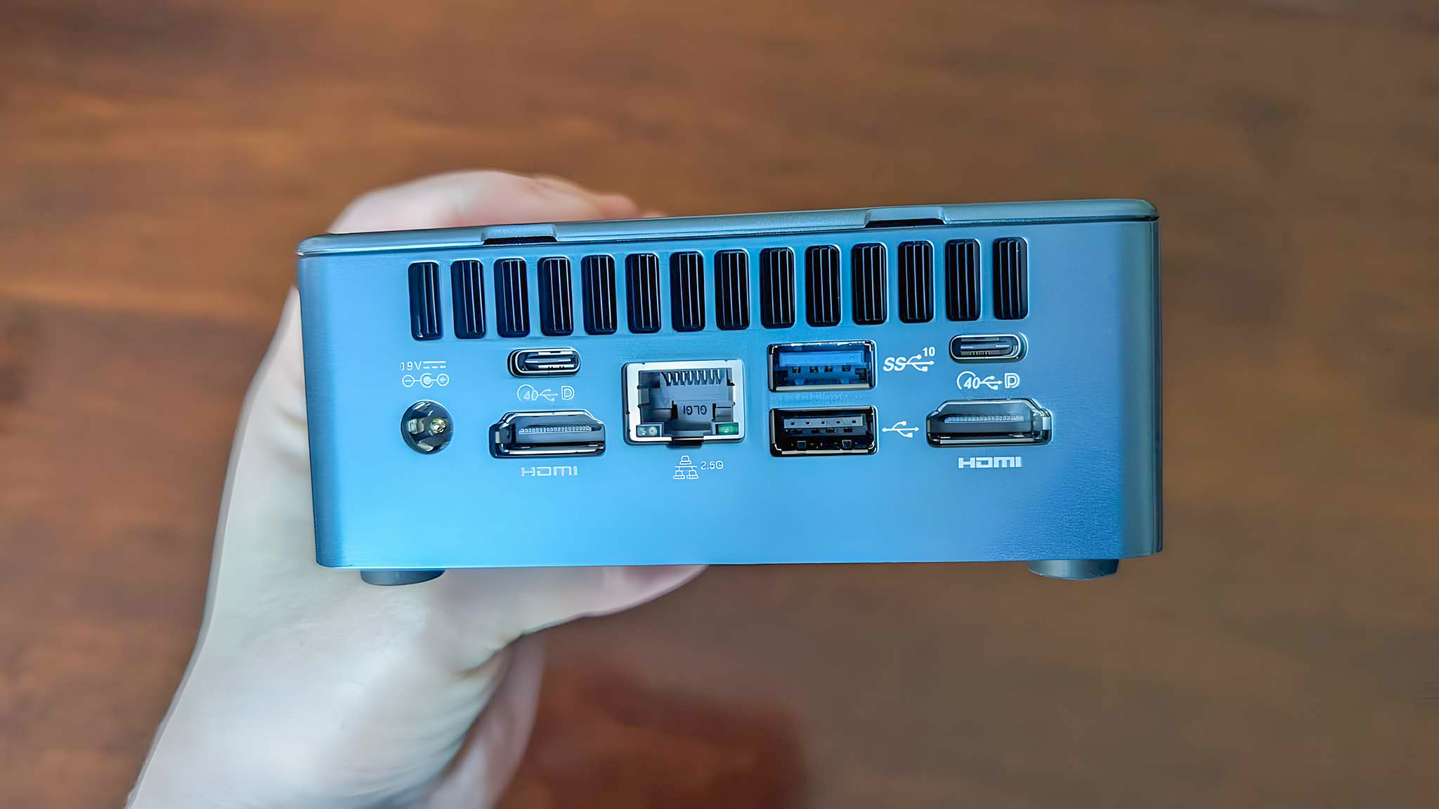 Geekom IT13 back ports.