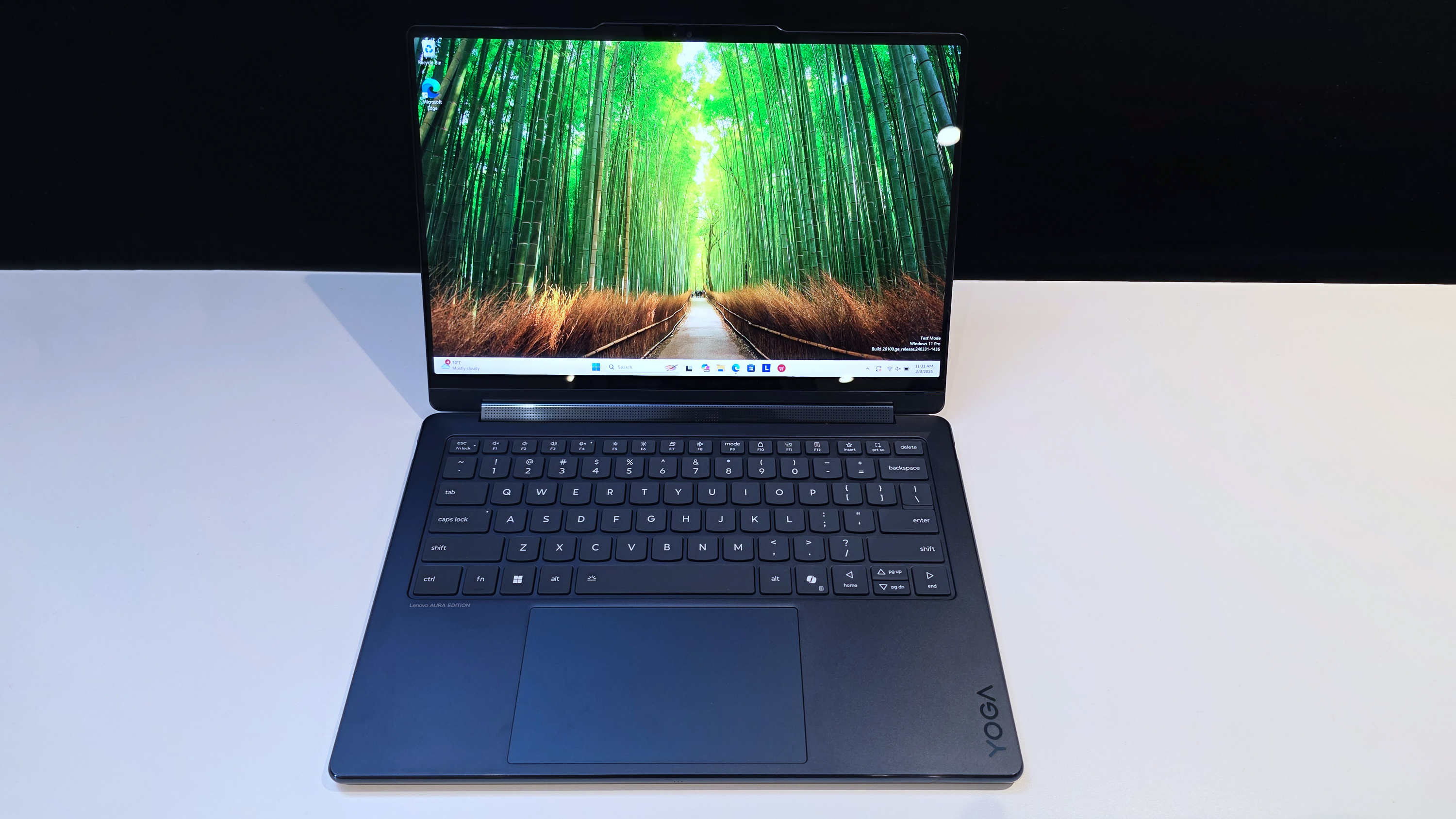 Lenovo Yoga 9i 2-in-1 (2026) Intel Aura Edition Gen 11
