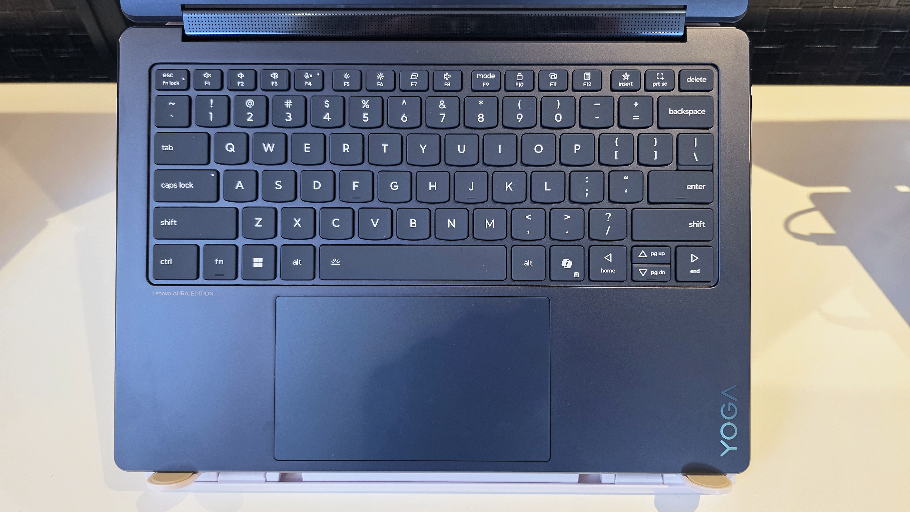 Lenovo Yoga 9i 2-in-1 (2026) Intel Aura Edition Gen 11