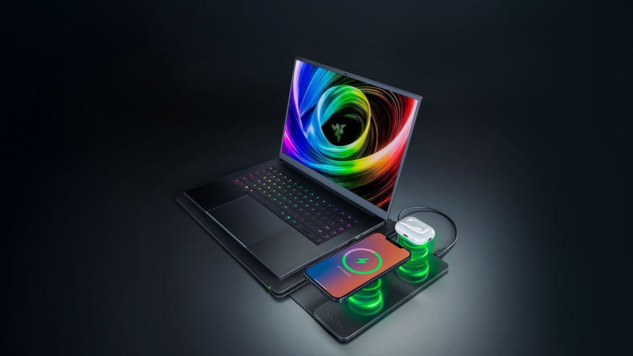 Razer сделала чехол для ноутбука, который может заряжать ваш телефон