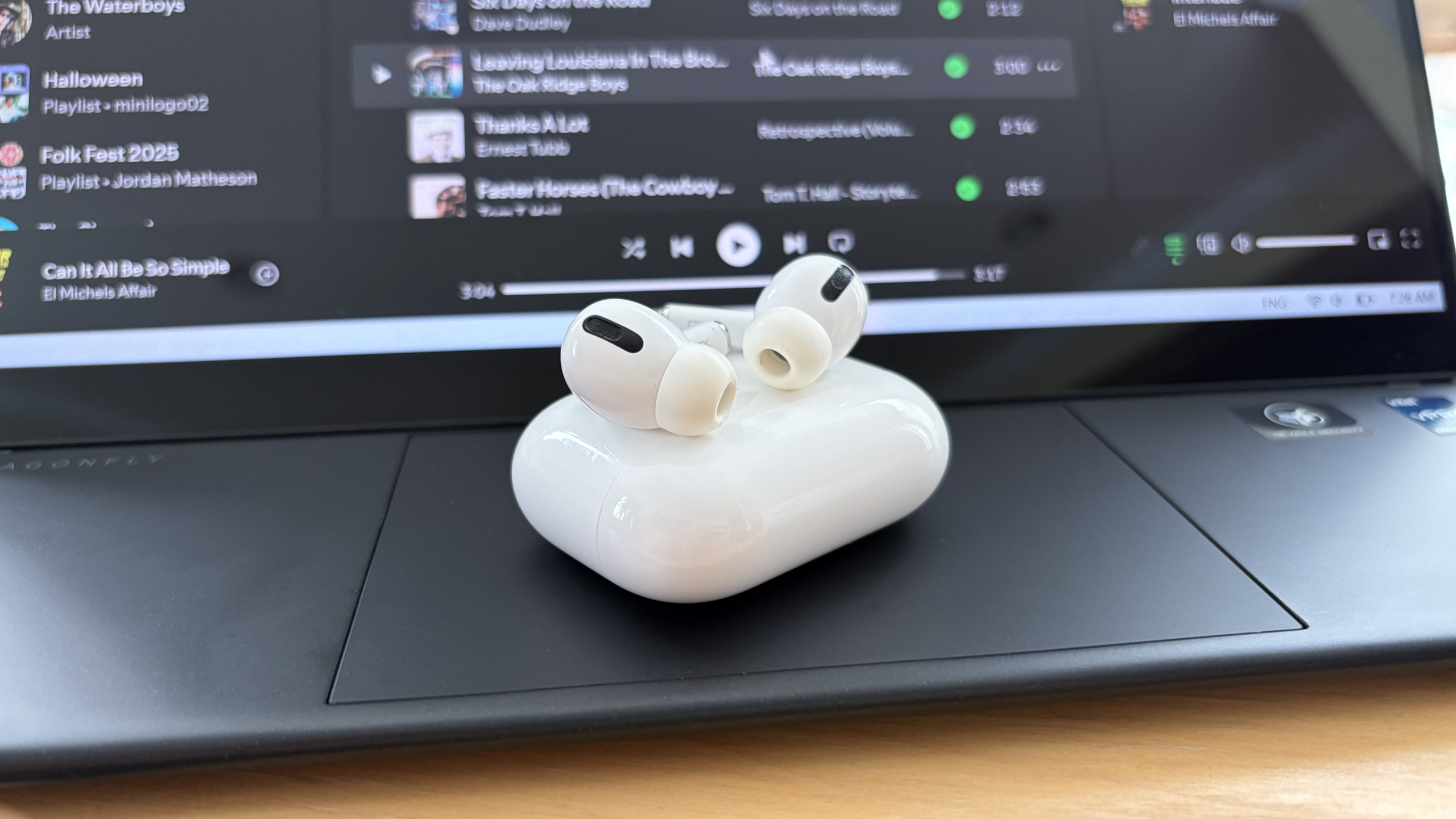 AirPods Pro на ноутбуке HP