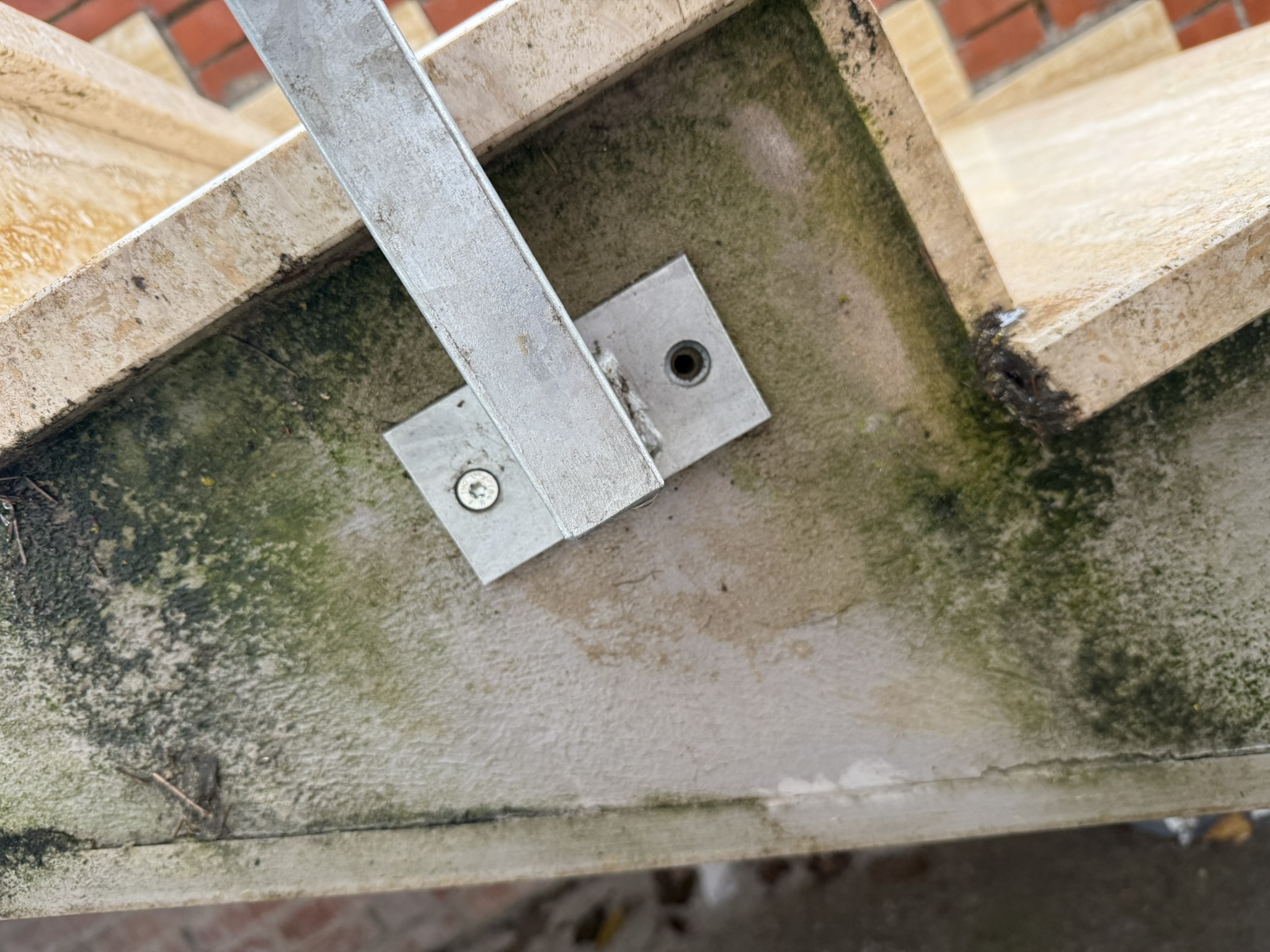 Fissaggio piastre ringhiera con turboviti