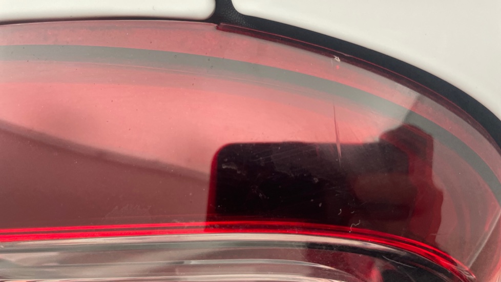 DACIA DUSTER 1.0 ECO-G 100CH JOURNEY 4X2 - Miniature 1 - Imperfection :Rayure