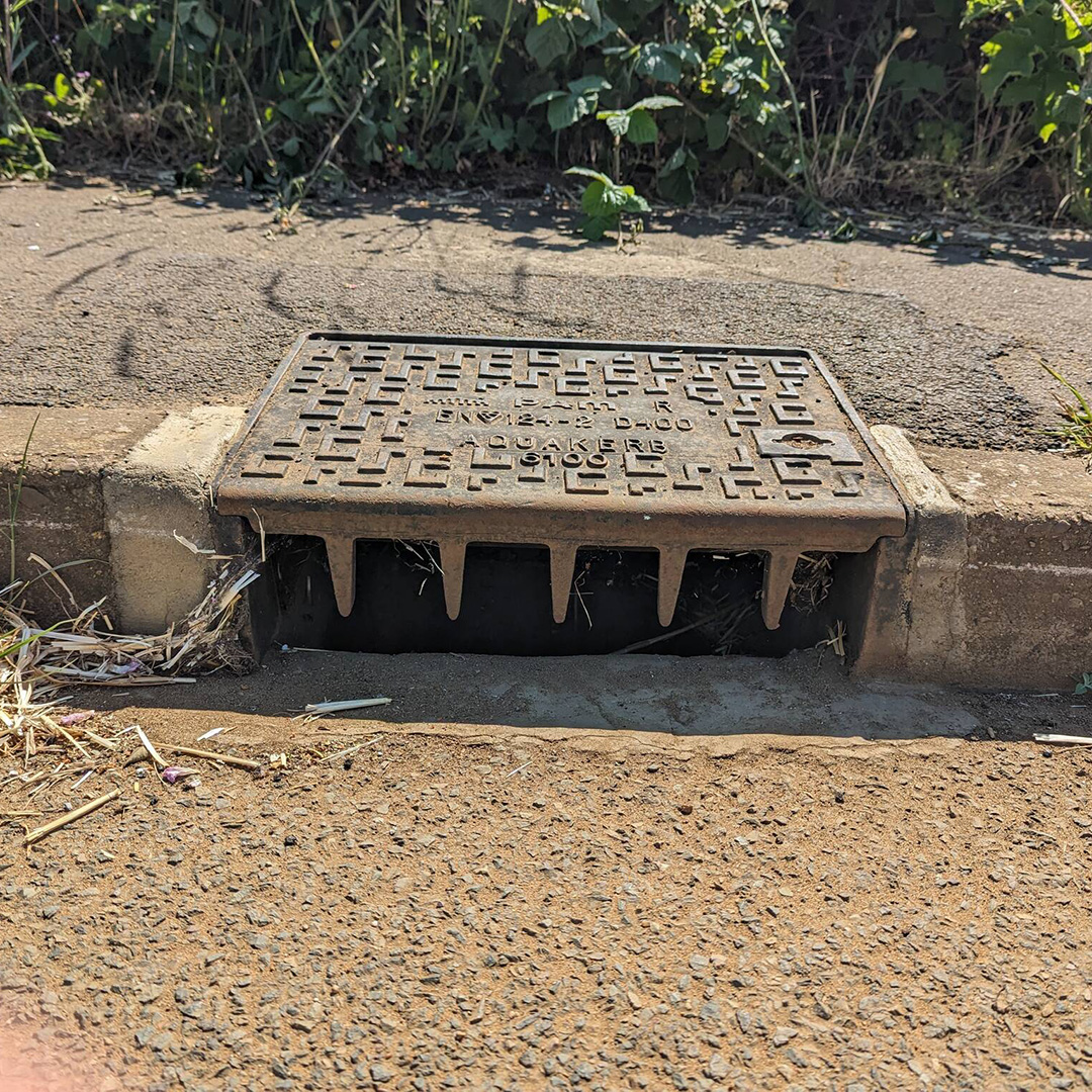 Kerb drain