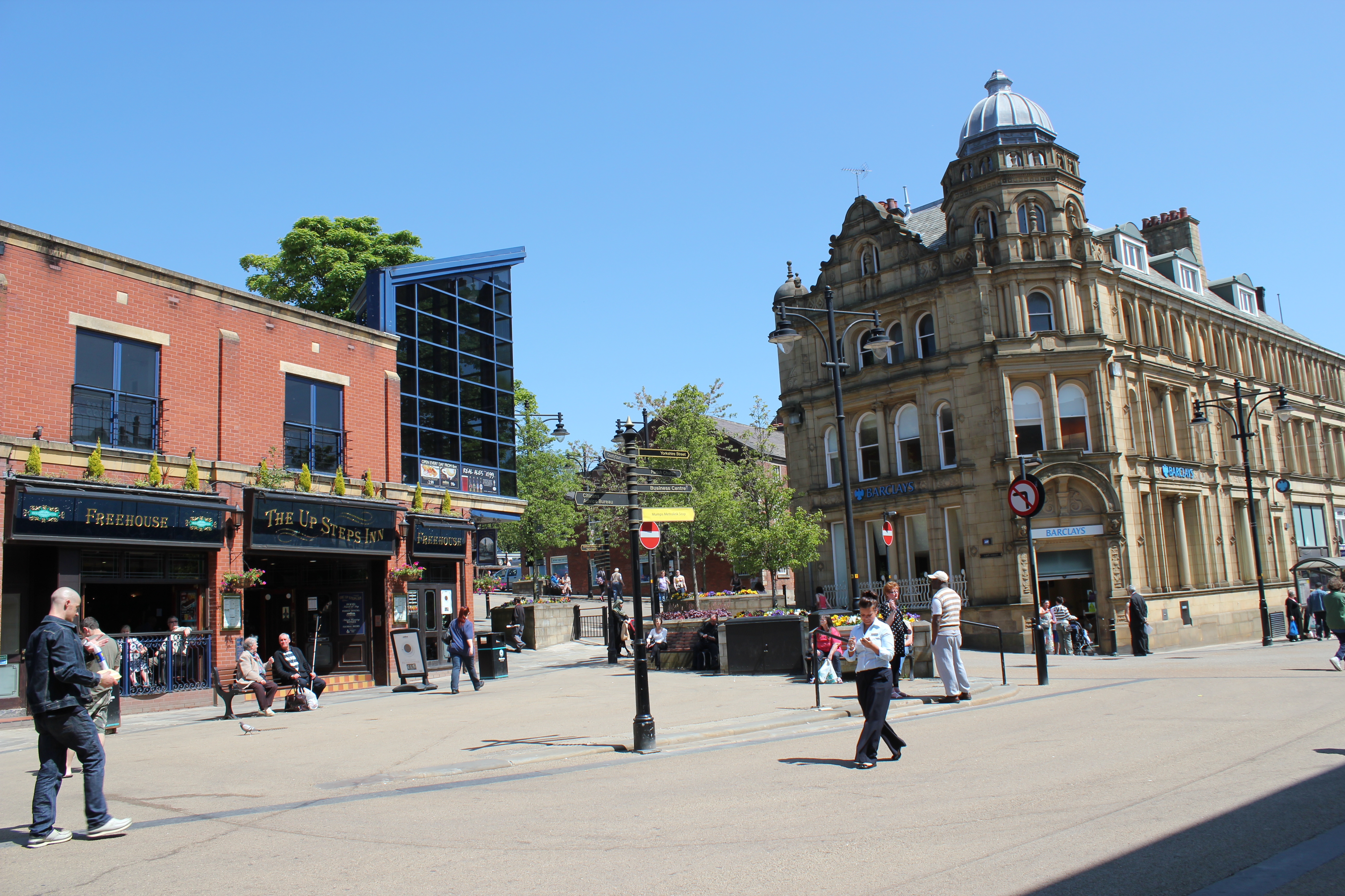 Image of Oldham Town Centre, with Barclays Bank and Weatherspoons