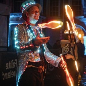 Wobbly Circus performer juggling