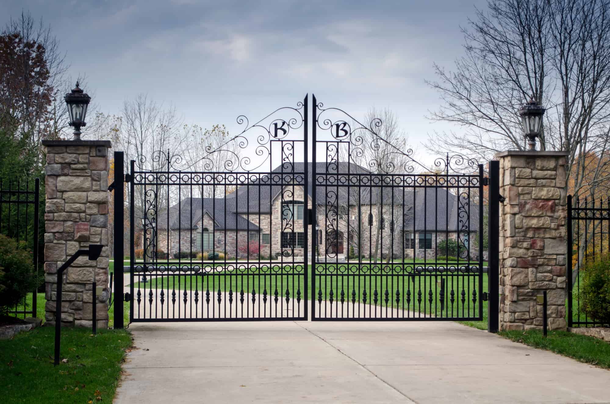 How Electric Gates Improve Traffic Flow for Birmingham Businesses