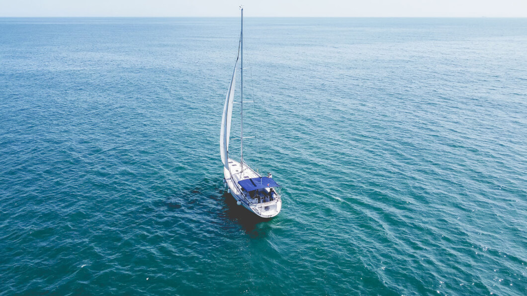 Plimbare Spectaculoasă cu Velierul pe Marea Neagră