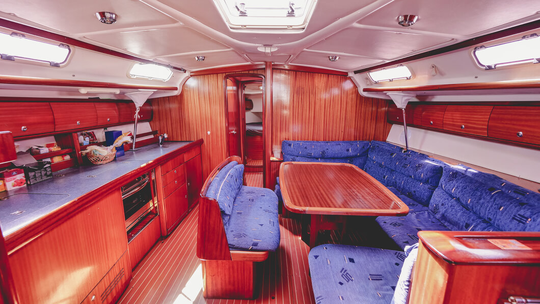 Plimbare Spectaculoasă cu Velierul pe Marea Neagră