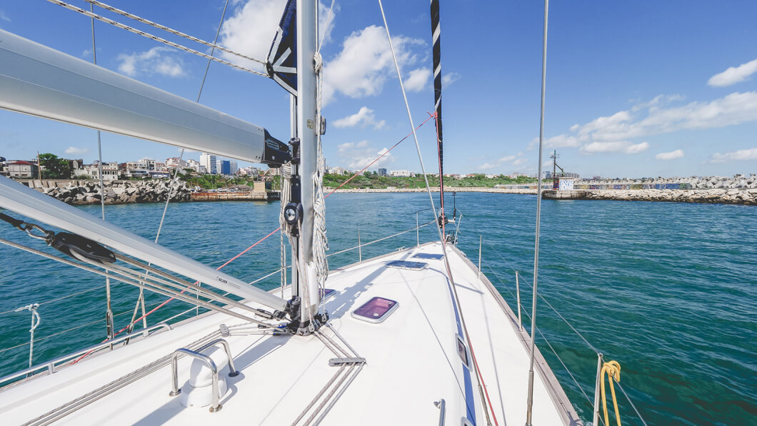 Plimbare Spectaculoasă cu Velierul pe Marea Neagră