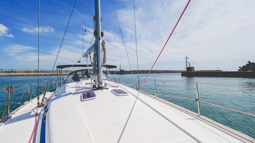 Plimbare Spectaculoasă cu Velierul pe Marea Neagră