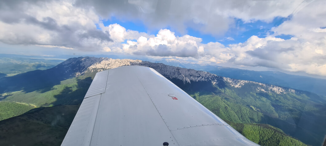 Zbor cu Avionul deasupra Munților Bucegi