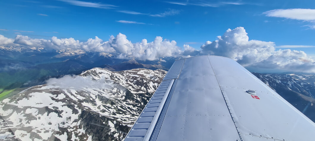 Zbor cu Avionul deasupra Munților Bucegi