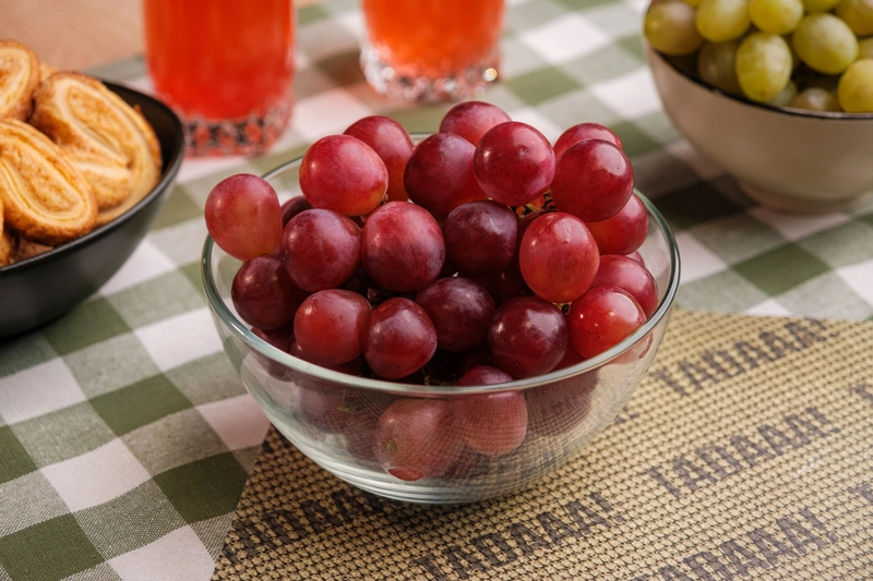 Red Grapes Bowl