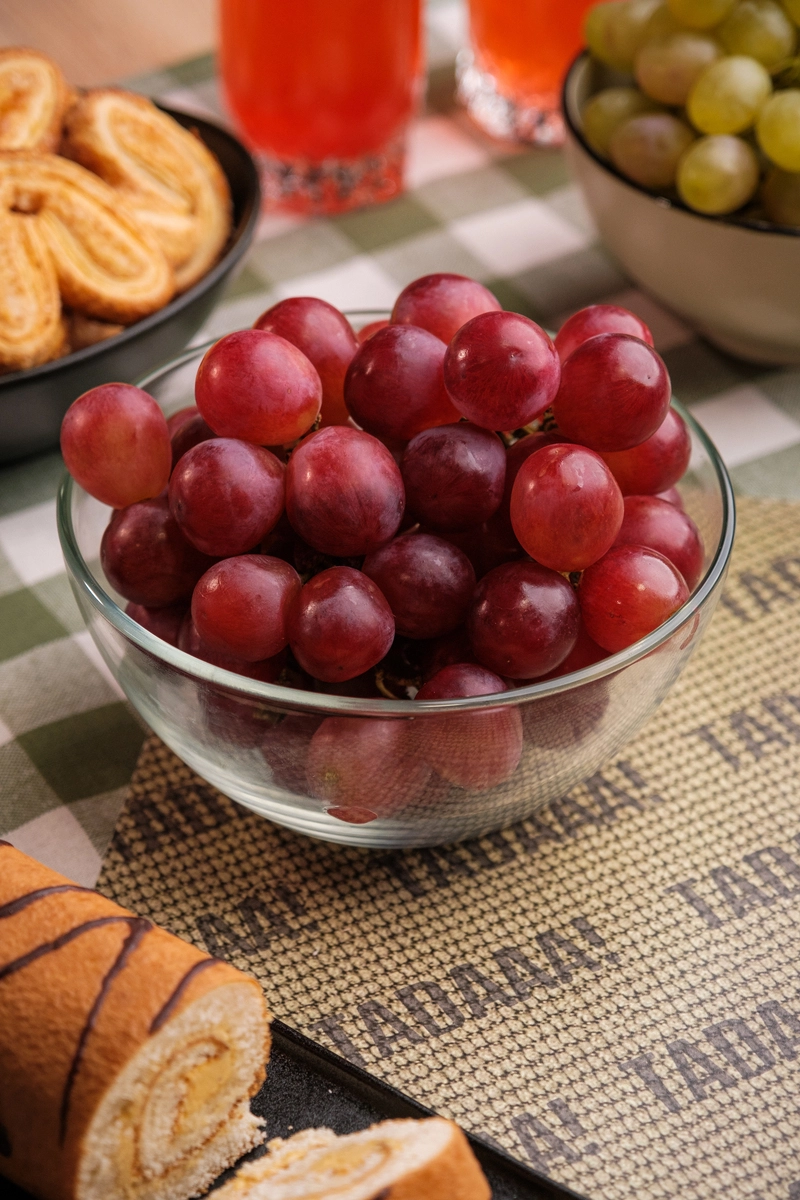 Red Grapes Bowl