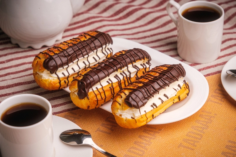 La Boulangerie Chocolate Éclair 