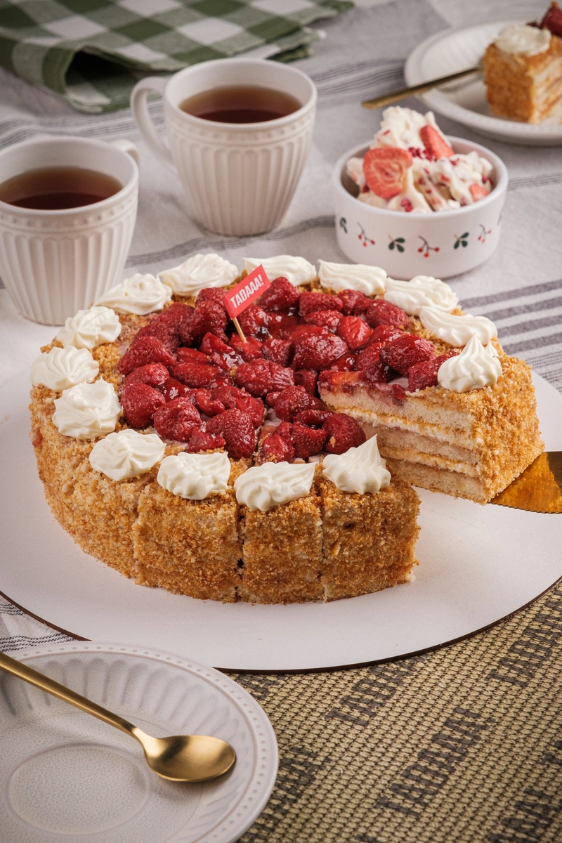 Classic Strawberry Gâteau