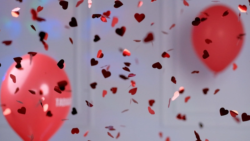 Red Hearts Confetti Poppers
