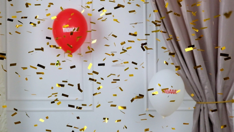 Gold Confetti Poppers