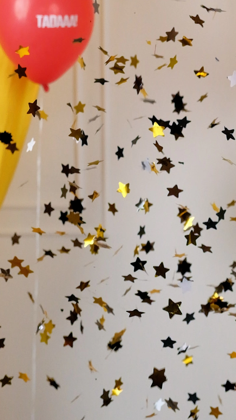 Gold and Black Stars Confetti Poppers