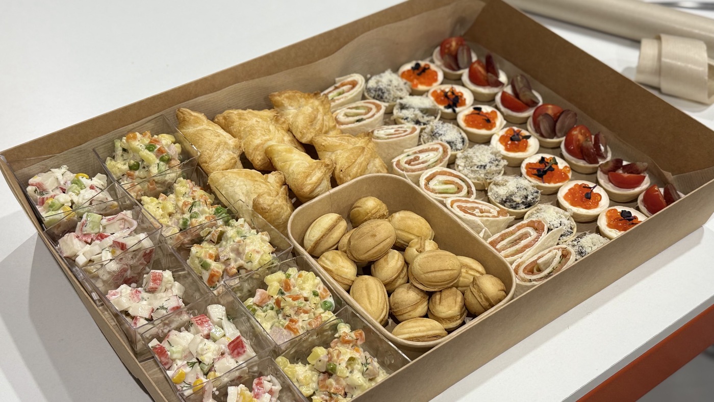 Canapés & Mini Salad Cups Selection