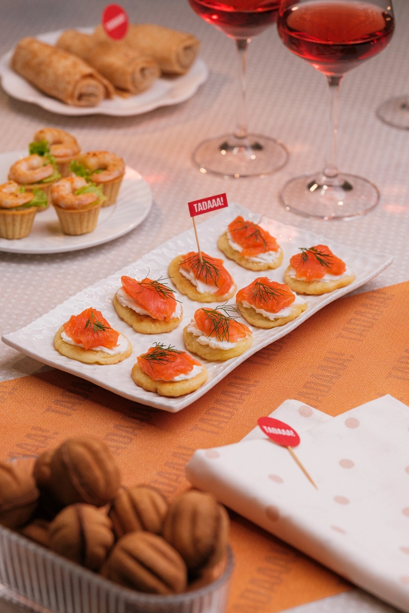 Smoked Salmon & Cream Cheese Blinis — 8 pcs